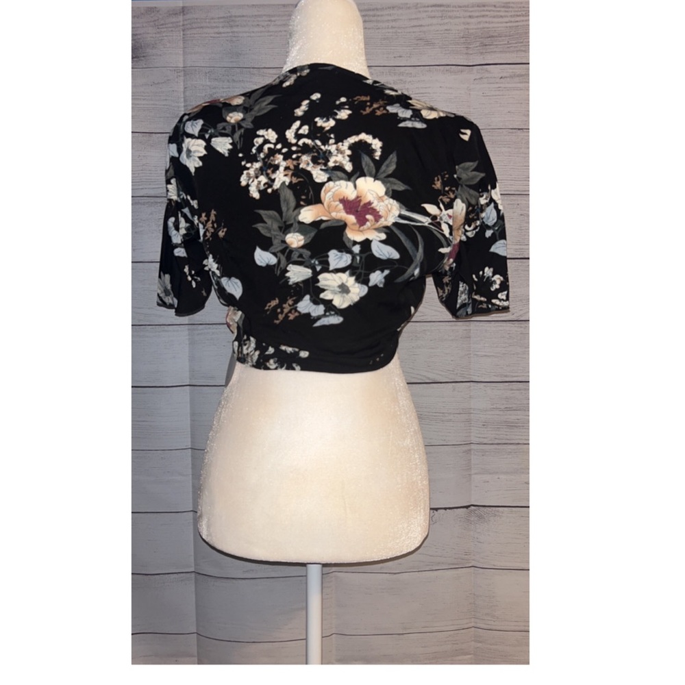 NWT SHEIN VCAY Floral Print Butterfly Sleeve Knot Front Crop Top - Picture 8 of 8